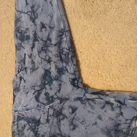 Women's NWT Joy Lab Relaxed Fit Sweatshirt - Picture 10 of 16